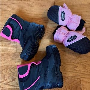 Girls snow boots and insulated mittens
